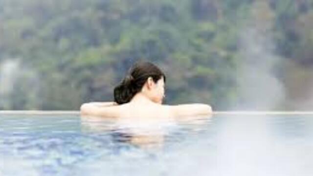 7 Manfaat Terapi Air untuk Kulit dan Kesehatan Mental